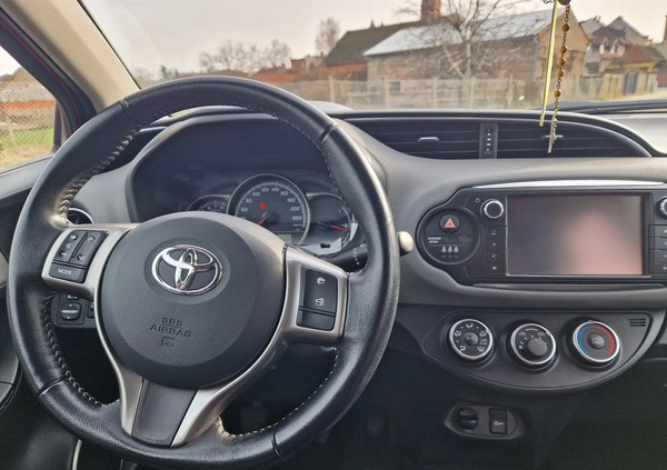 Toyota Yaris cena 44500 przebieg: 84000, rok produkcji 2016 z Jutrosin małe 46